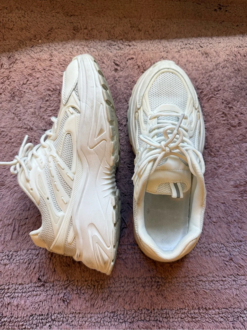 Women’s White Athletic Sneakers – Lightweight Everyday Trainers